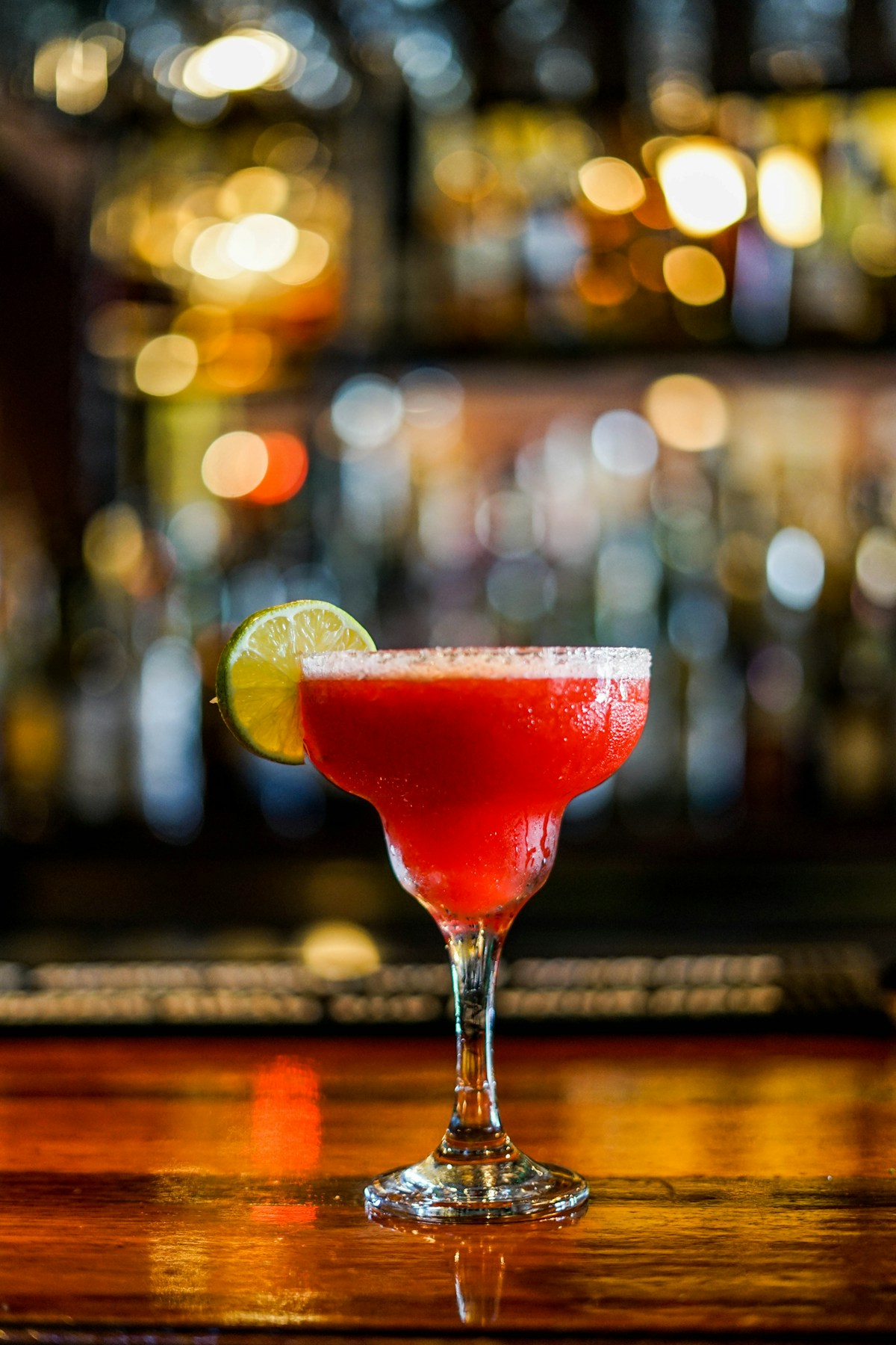 Le bar rooftop — Cocktails & vue sur les remparts