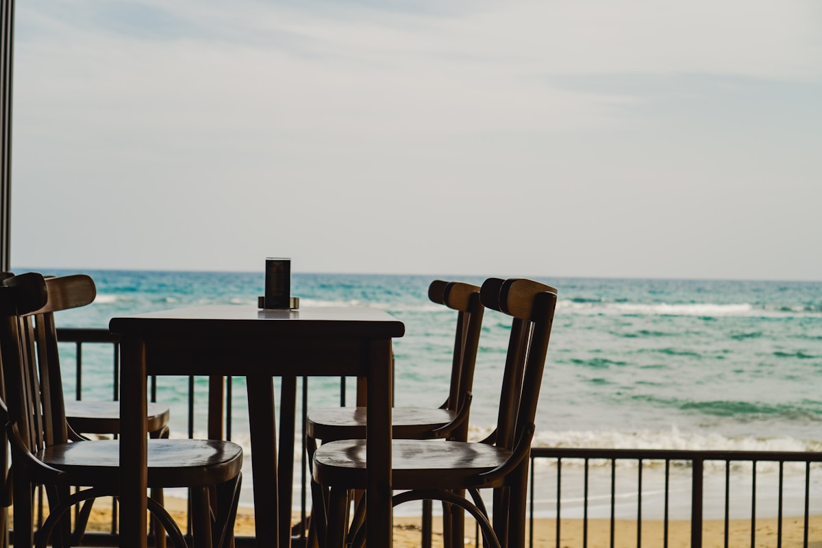 La terrasse — Face au port de plaisance